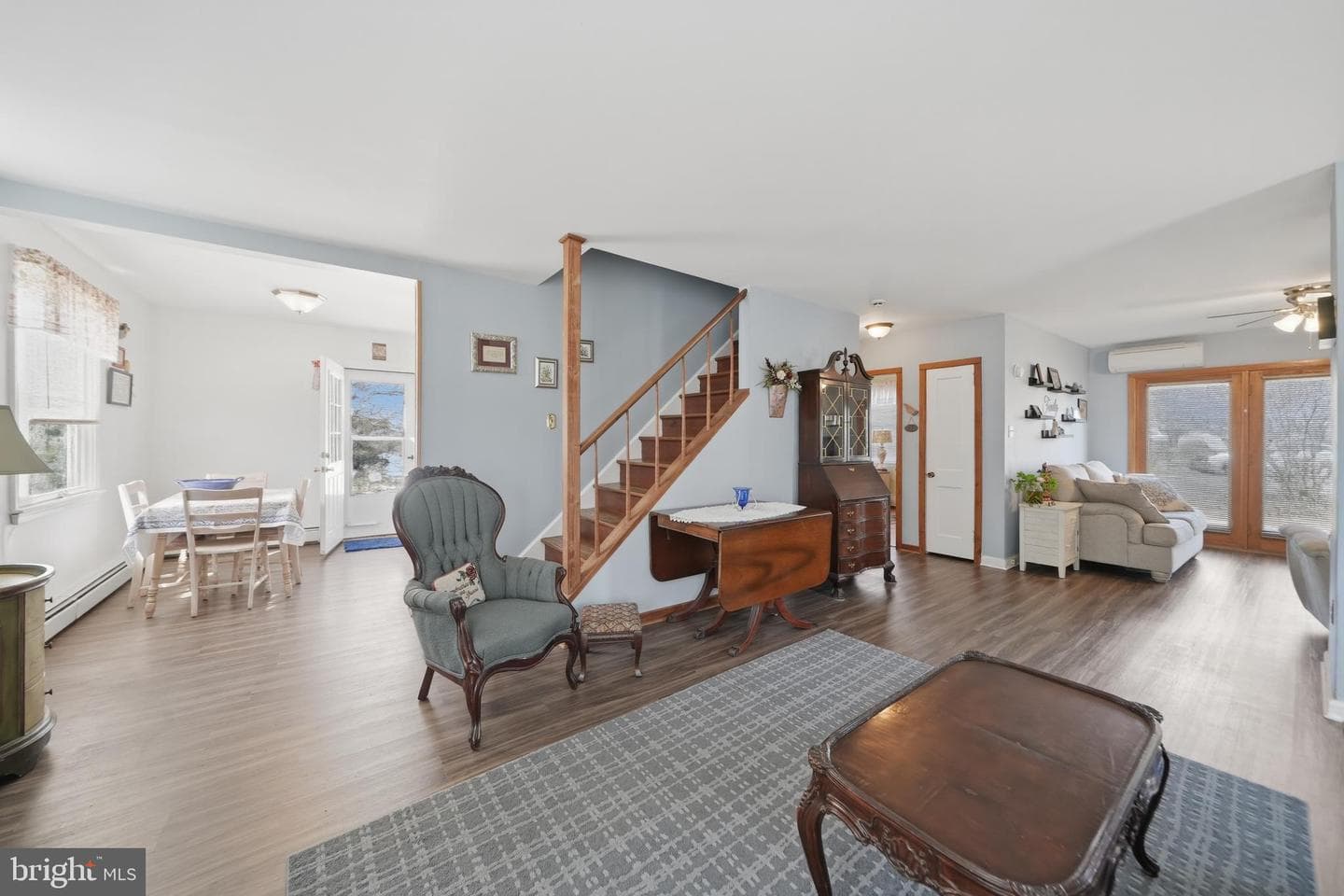 1323 Morton Avenue photo 5