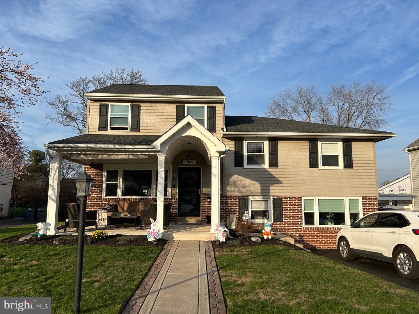 215 Canford Drive photo 1
