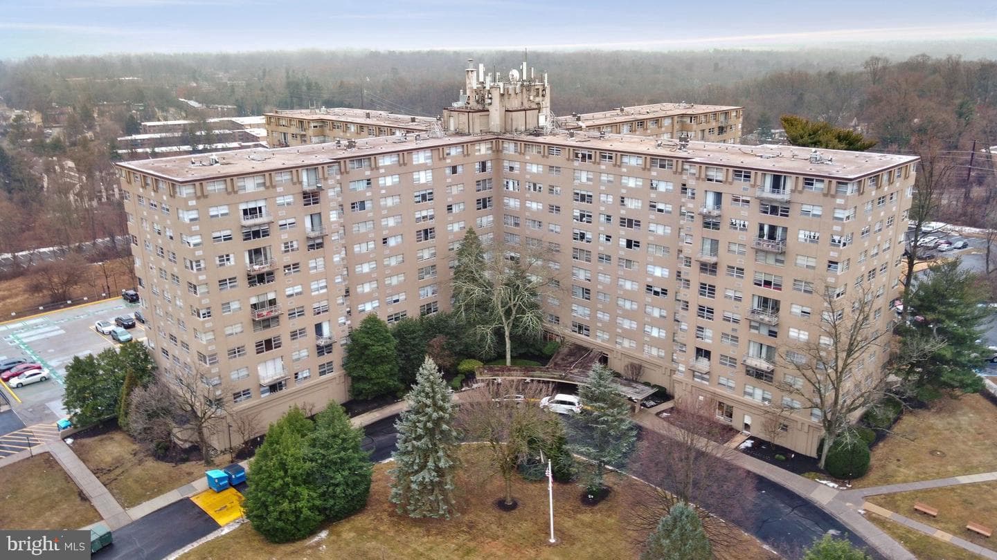 1030 E Lancaster Ave #410 photo 28