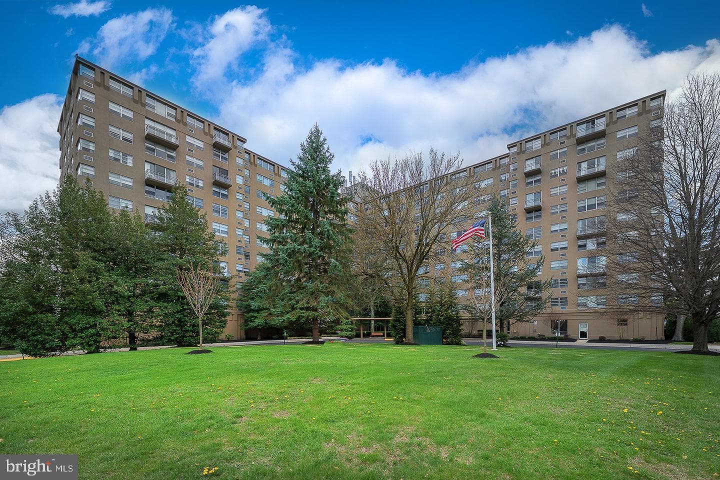 1030 E Lancaster Ave #410 photo 31