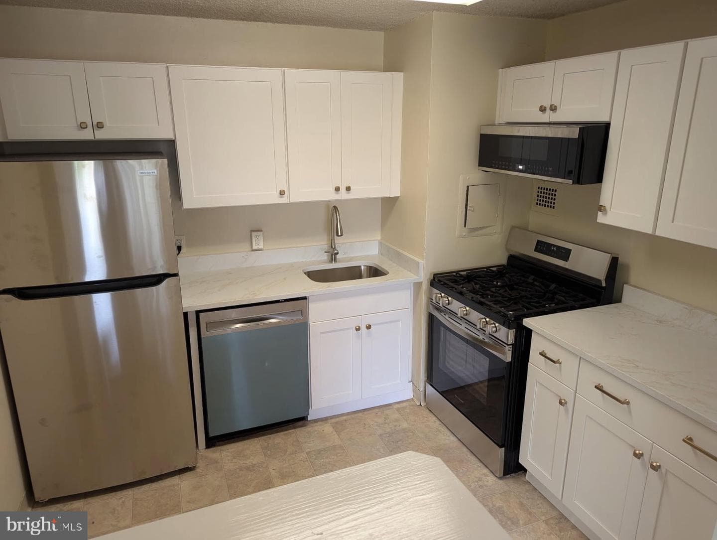 1030 E Lancaster Ave #410 photo 6