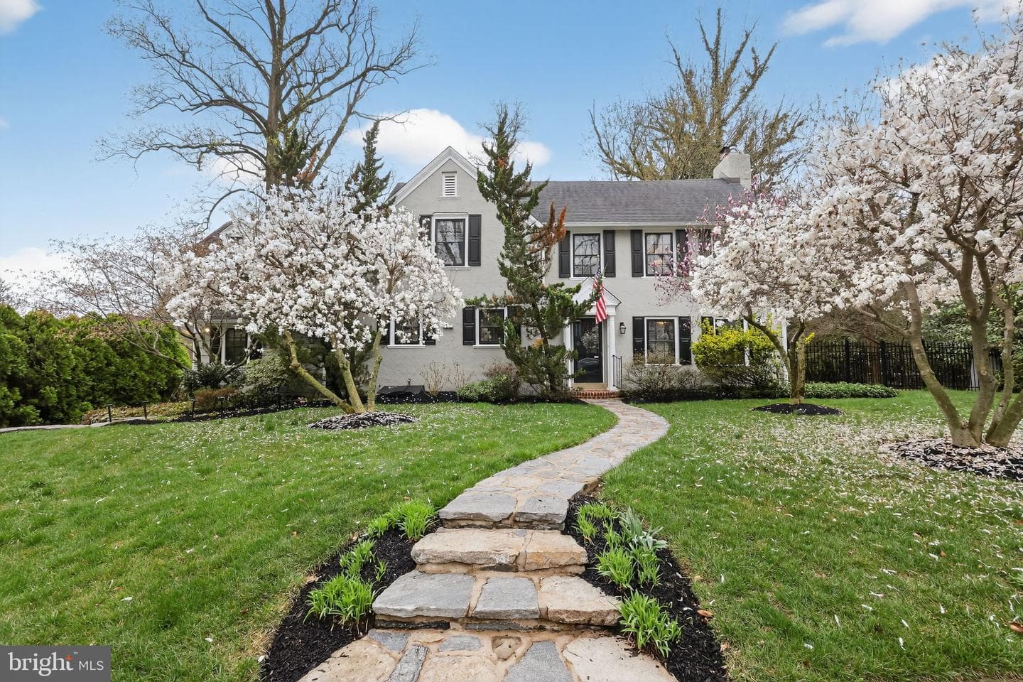 913 Twyckenham Road photo 2
