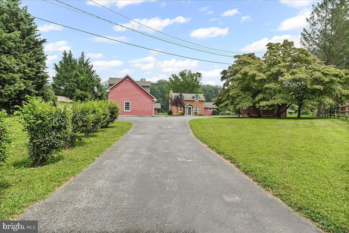1439 Middletown Road photo 3