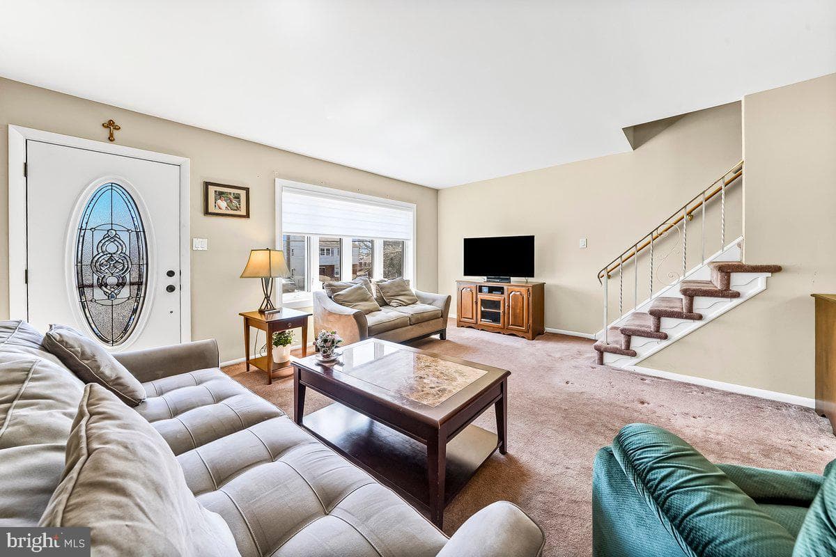 215 Riverview Avenue photo 5