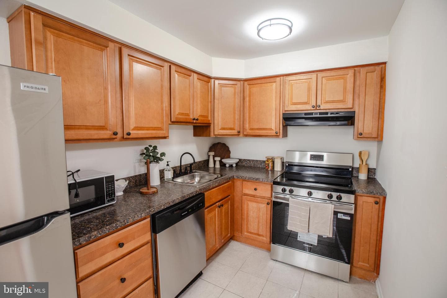1227 Rainer Road photo 9