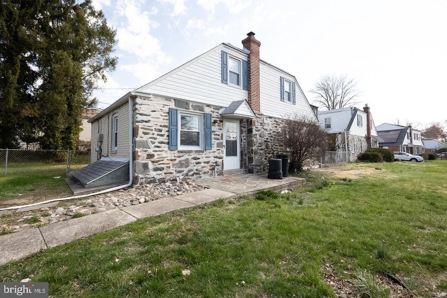 811 Springfield Road photo 2