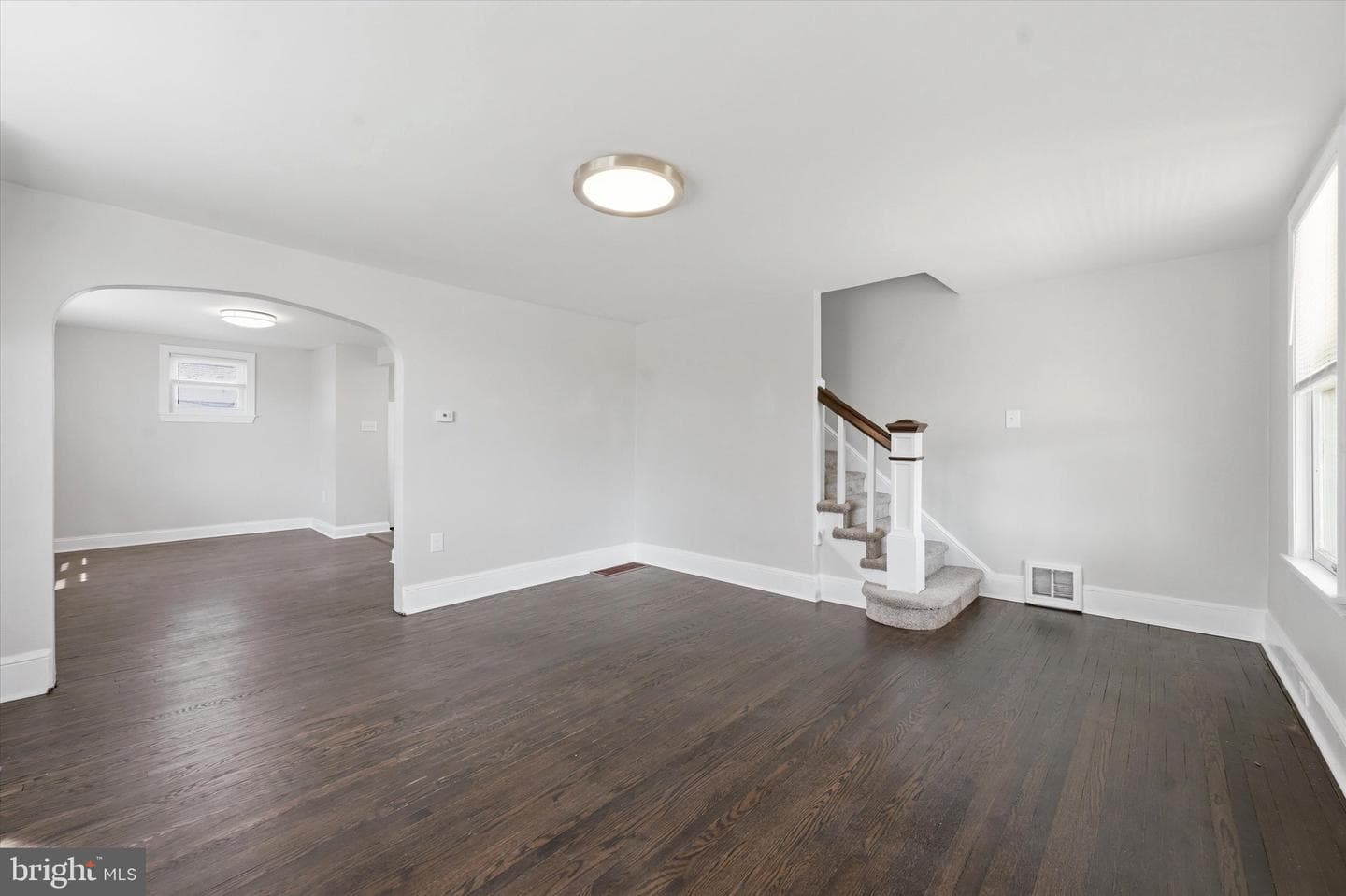 1042 Randall Avenue photo 4