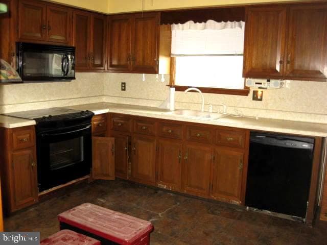 1025 Scott Avenue photo 9