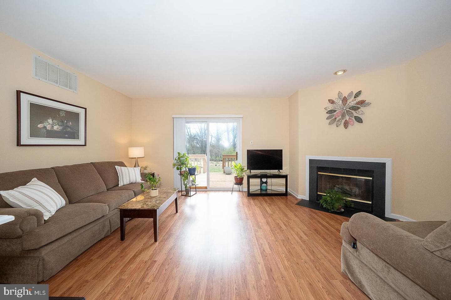 182 Nottingham Court photo 9