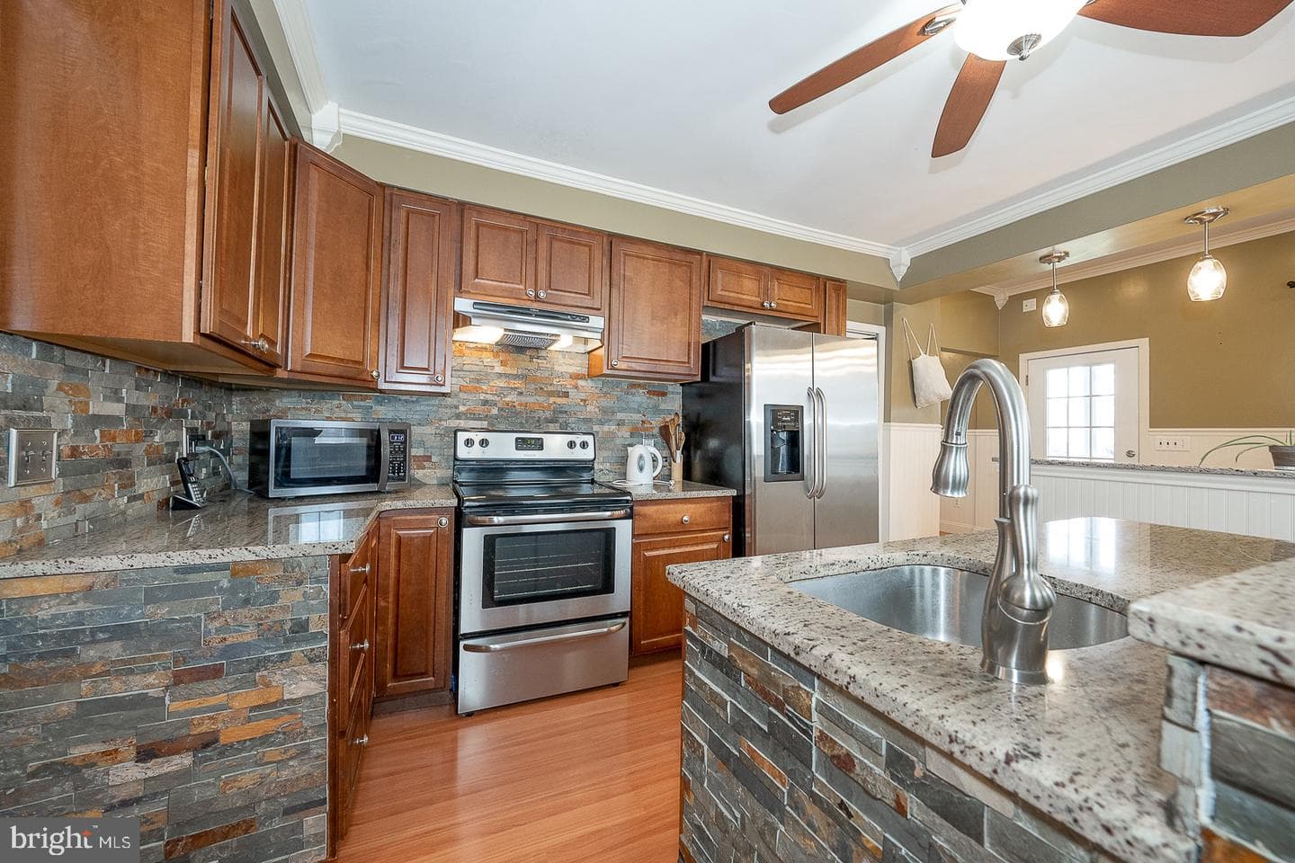 240 Wadas Avenue photo 20