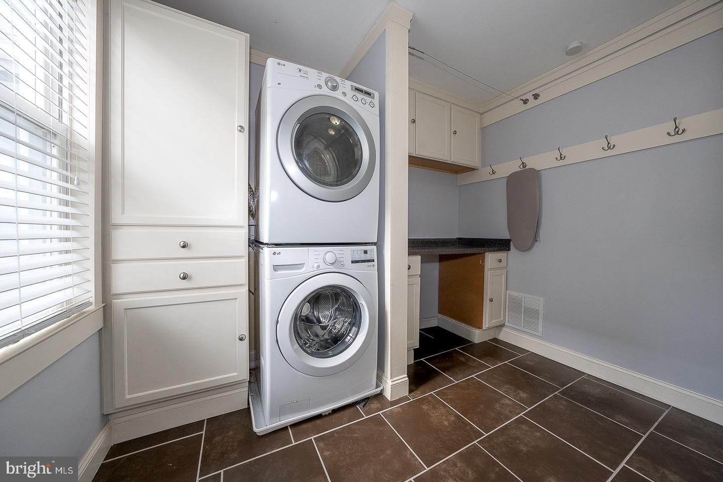 240 Wadas Avenue photo 30