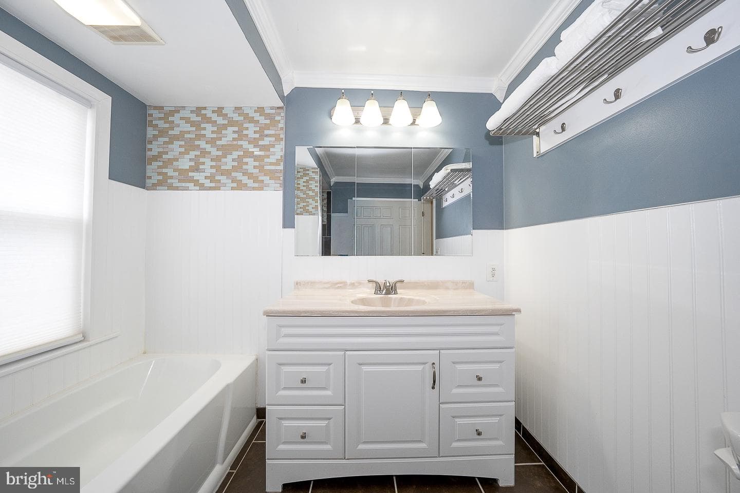240 Wadas Avenue photo 52