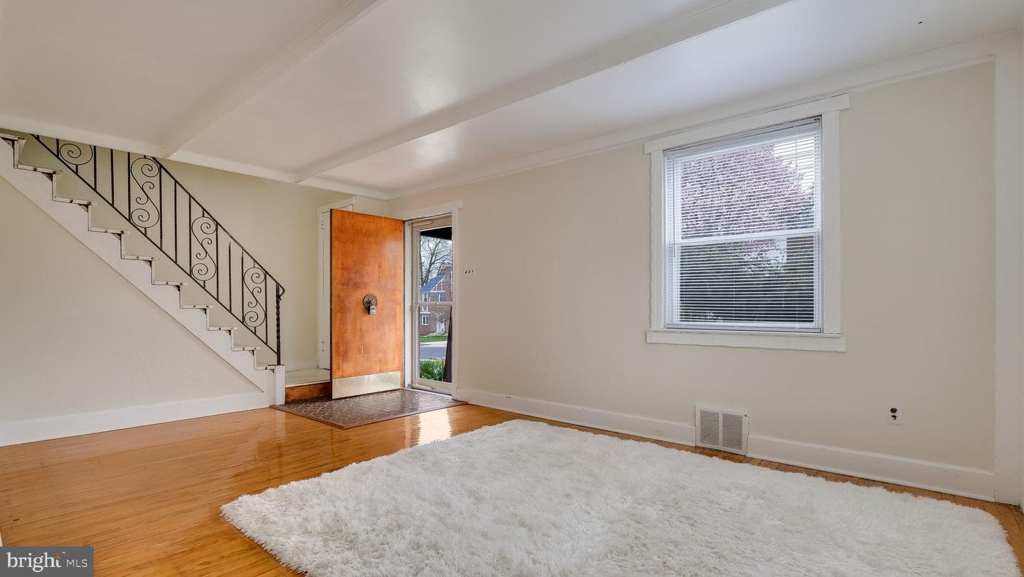 907 Kenwood Road photo 6