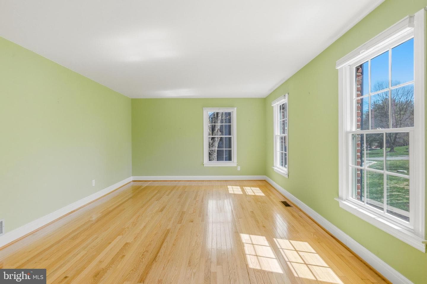 76 Colonial Circle photo 12