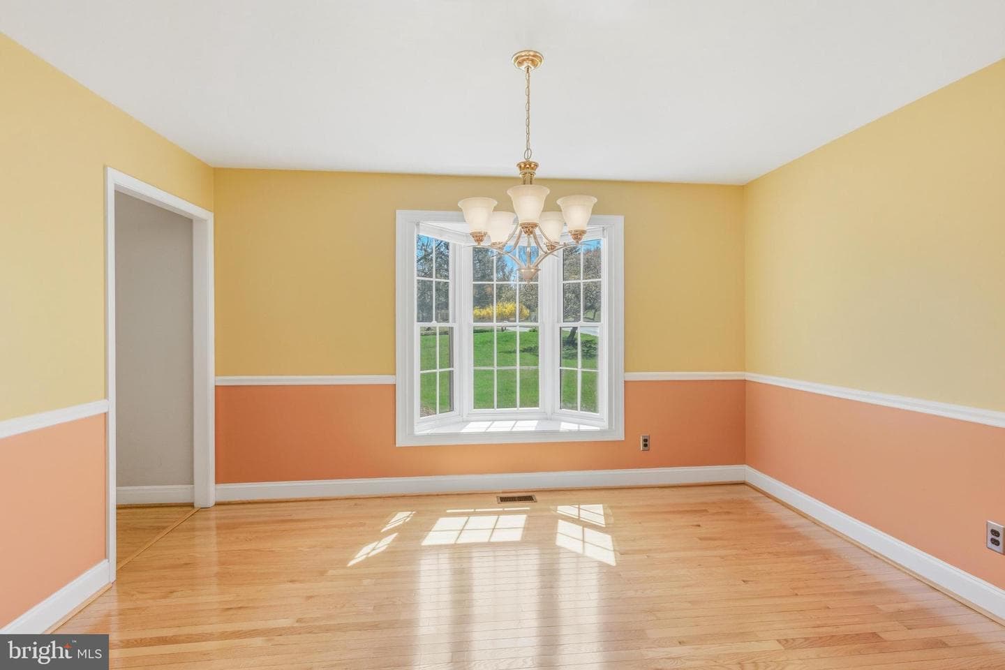 76 Colonial Circle photo 14