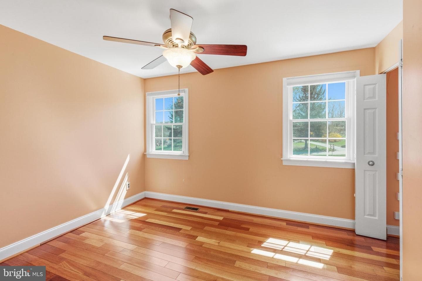 76 Colonial Circle photo 31