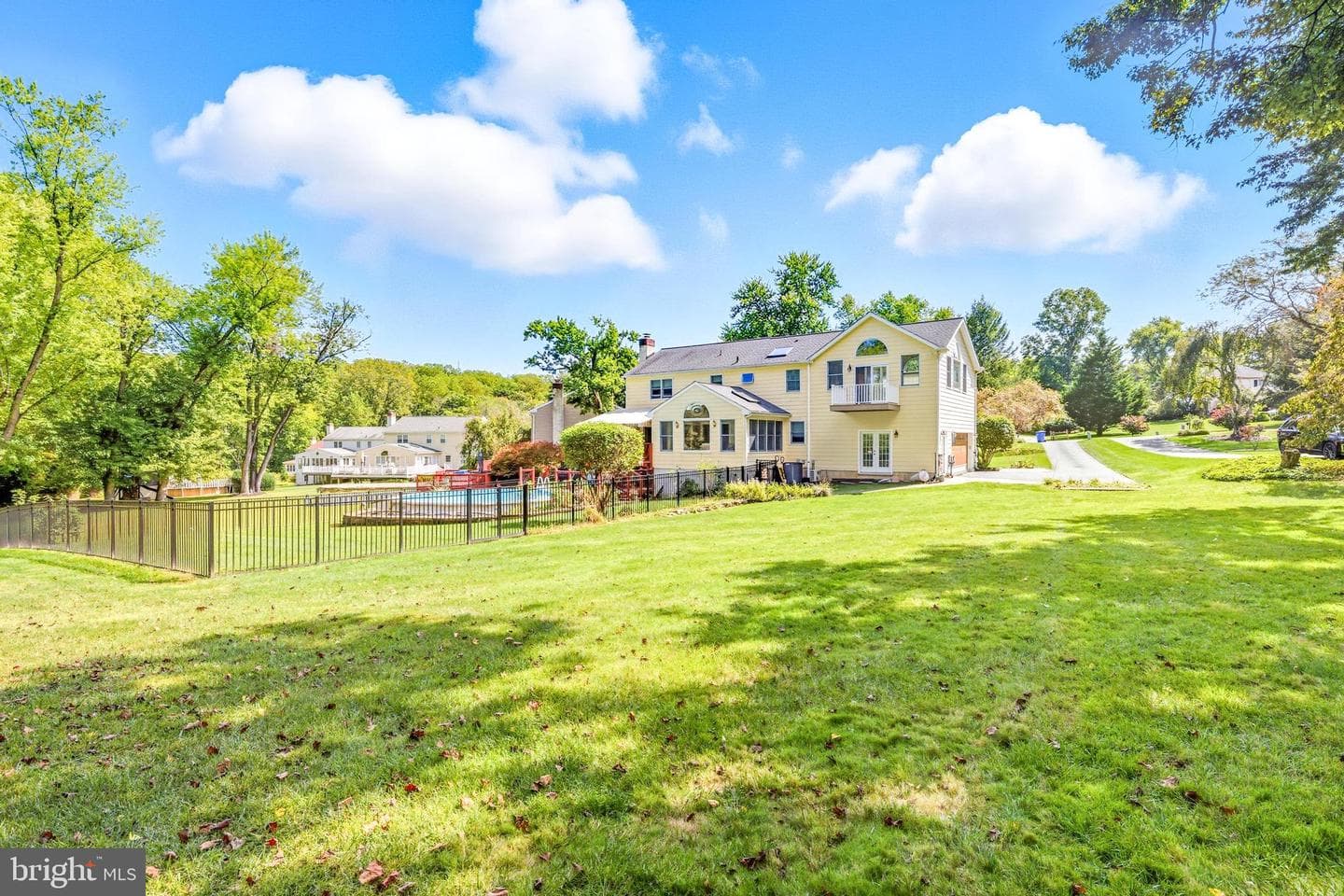 76 Colonial Circle photo 40