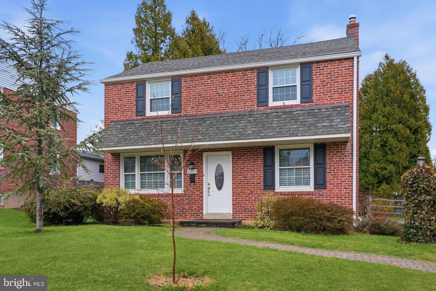 2609 Ashwood Drive photo 2