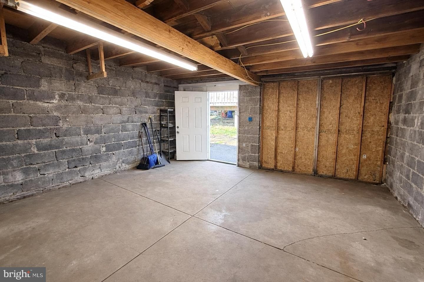 7864 Beverly Boulevard photo 27