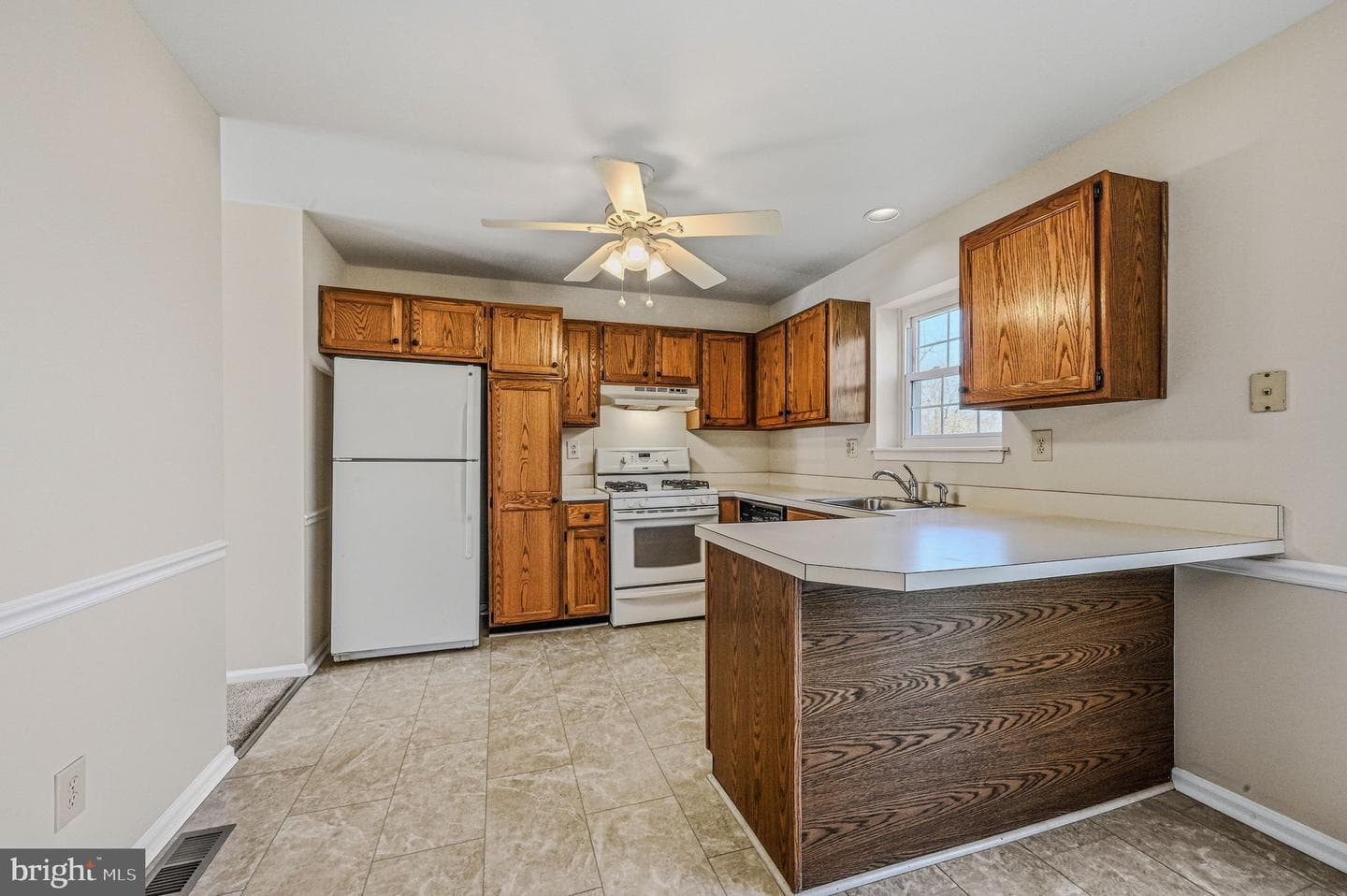 94 Victoria Drive photo 10