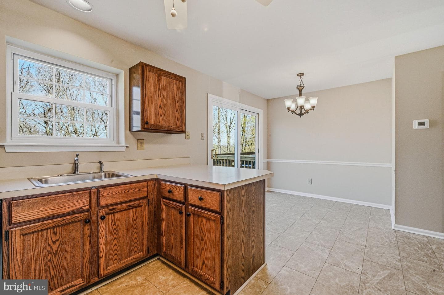 94 Victoria Drive photo 12
