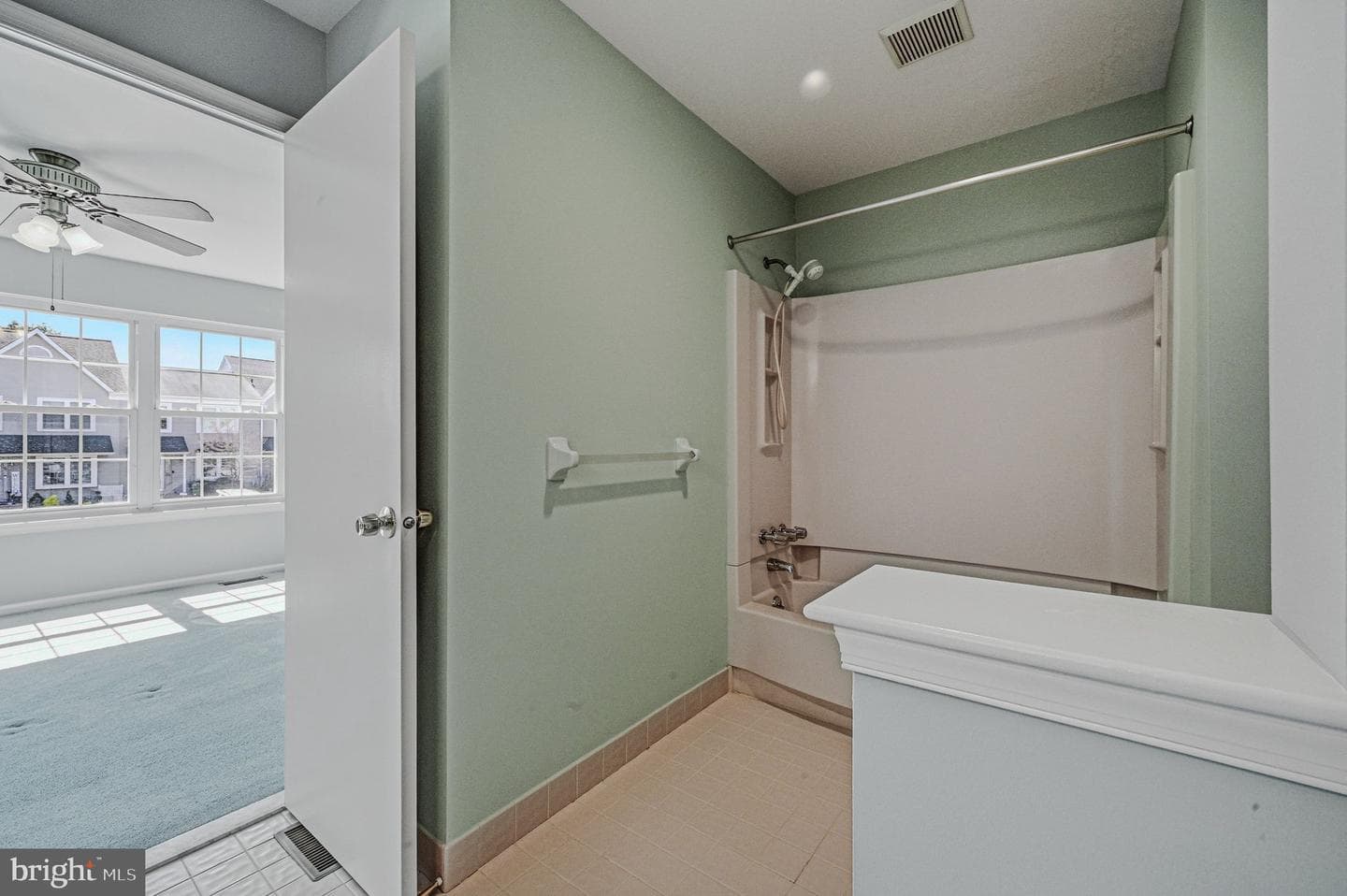 94 Victoria Drive photo 19