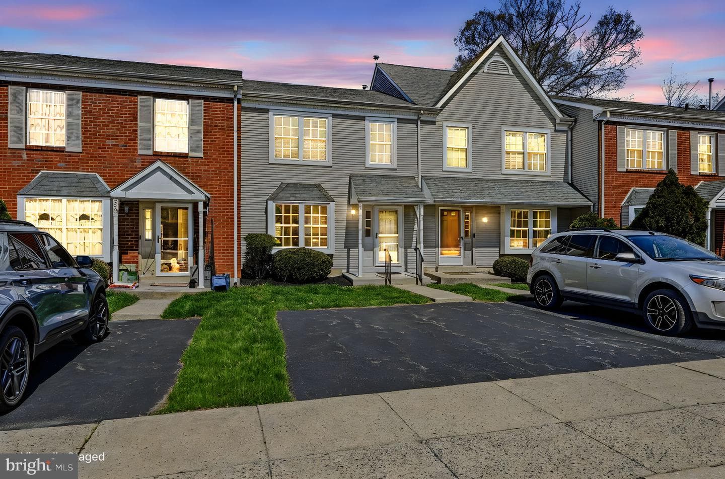 94 Victoria Drive photo 2
