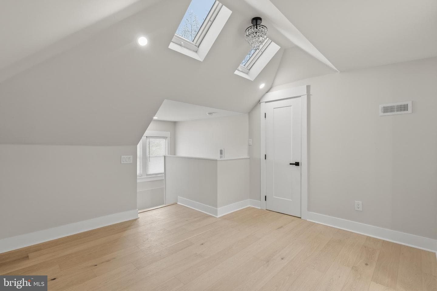 624 Lawson Avenue photo 43
