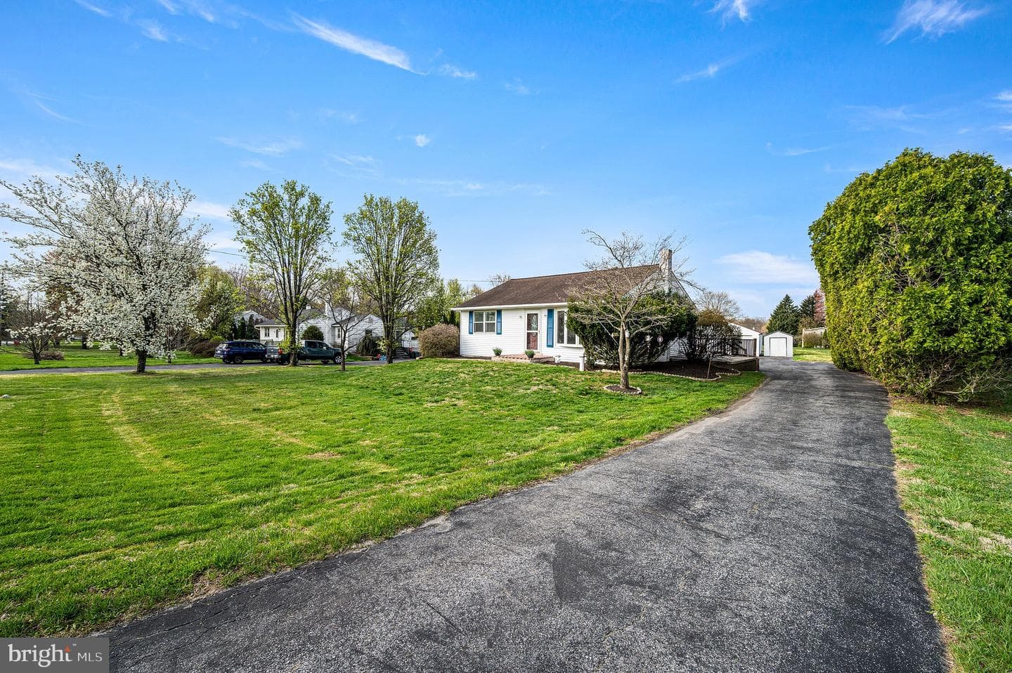 5946 Chichester Avenue photo 2