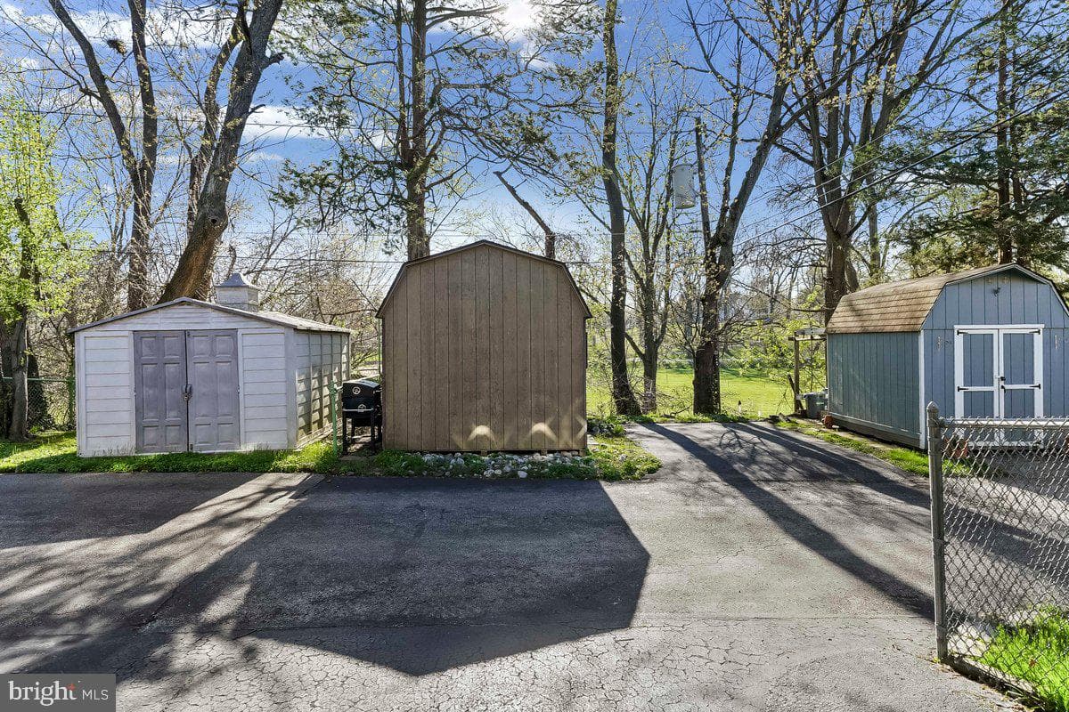 114 Lakeview Drive photo 24
