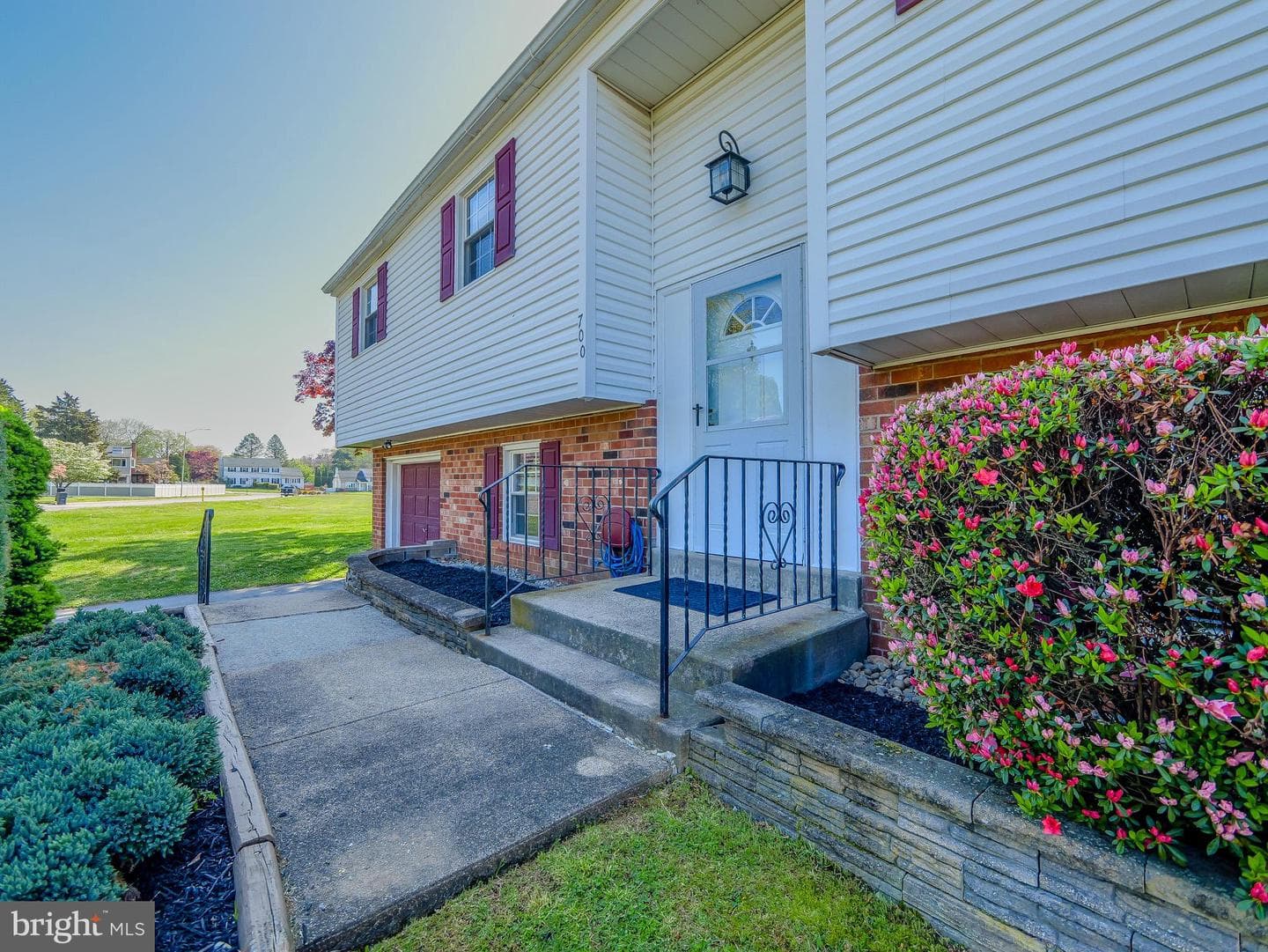 700 Cotton Lane photo 3