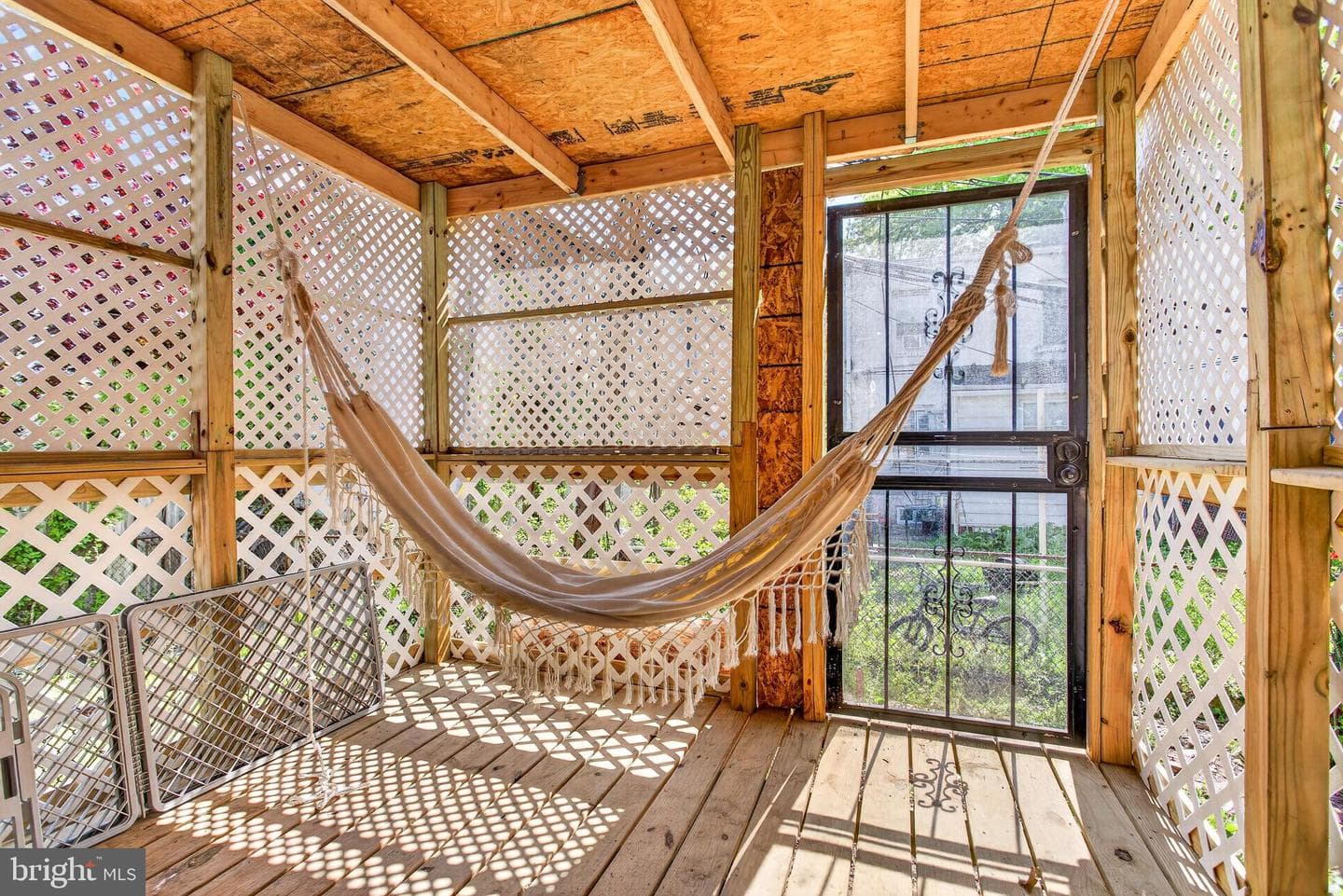 1141 Thomas Street photo 23