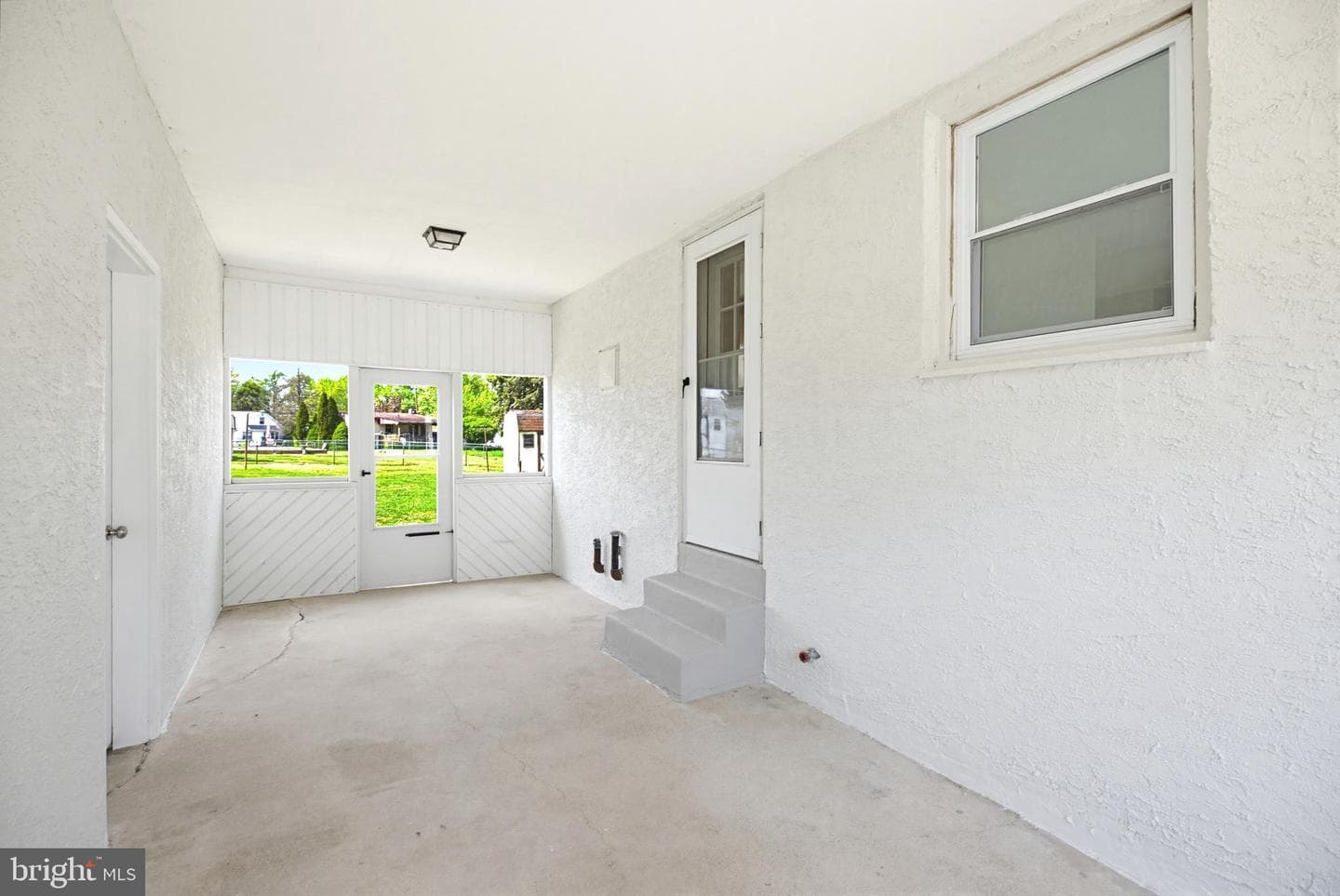 416 Dutton Street photo 13