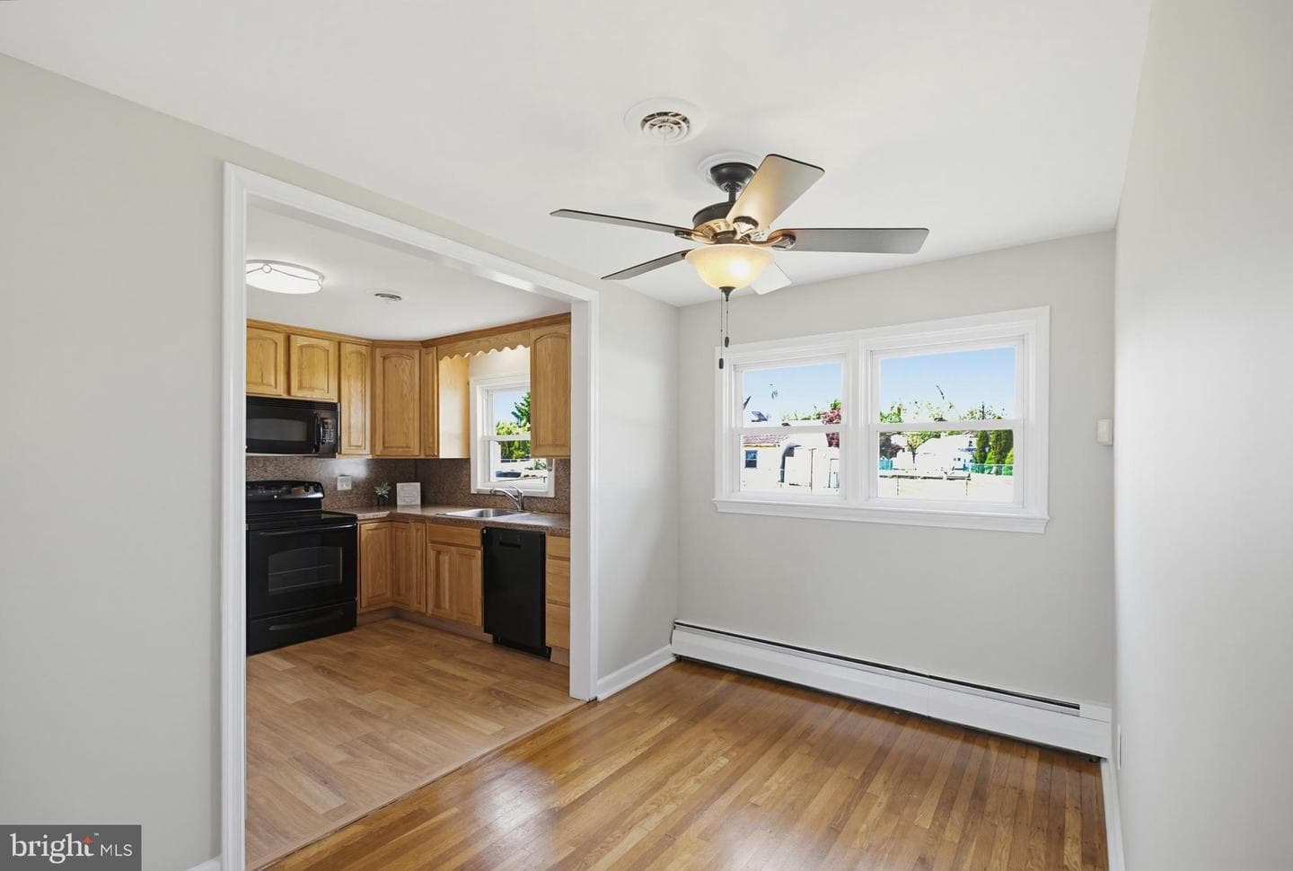416 Dutton Street photo 4