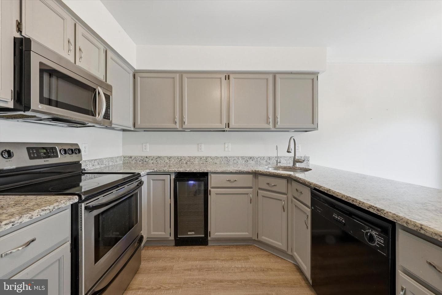 230 Sulky Way photo 10