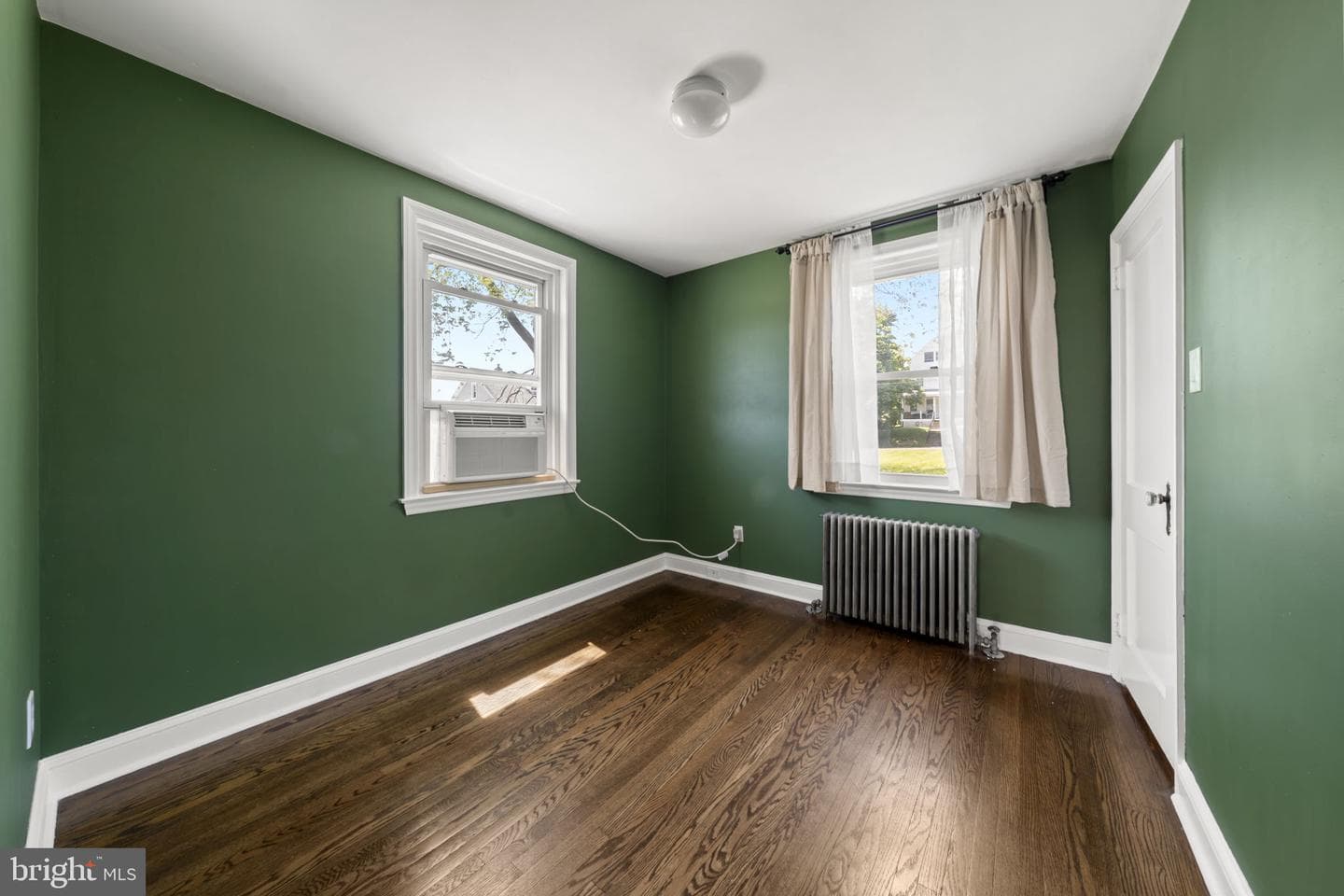 282 Davis Avenue photo 12