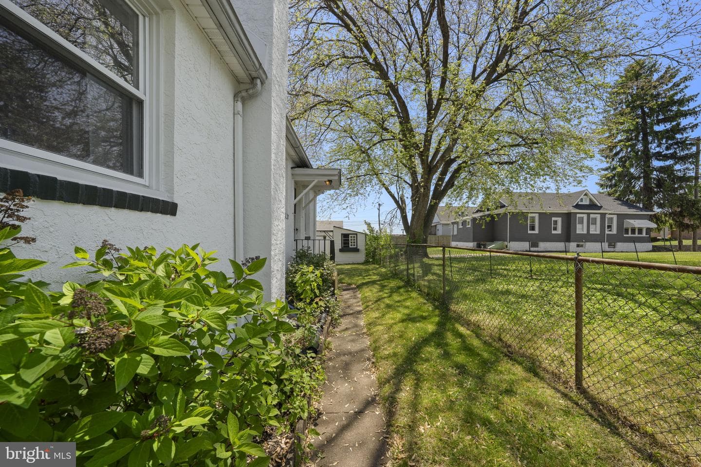 282 Davis Avenue photo 26