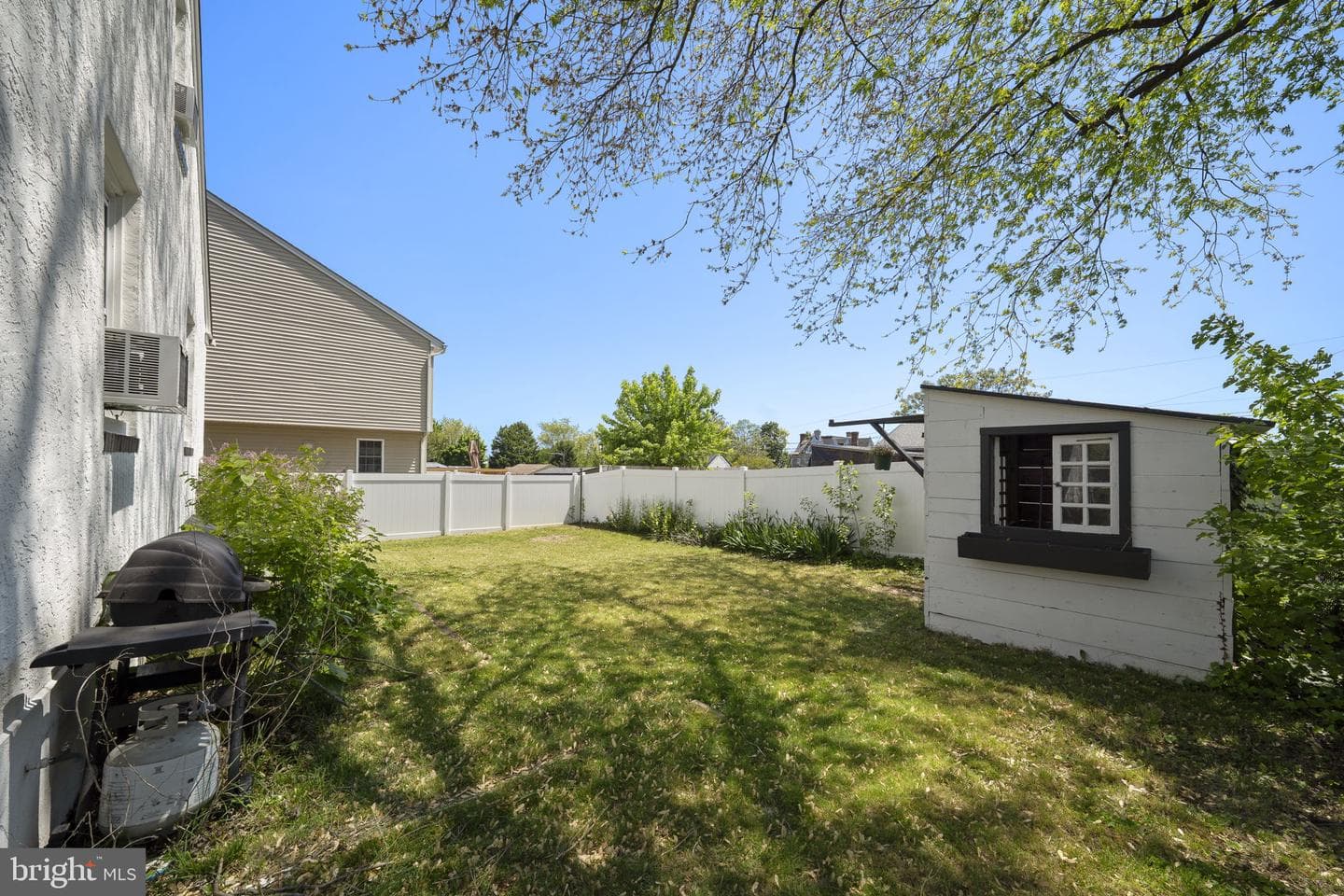 282 Davis Avenue photo 27
