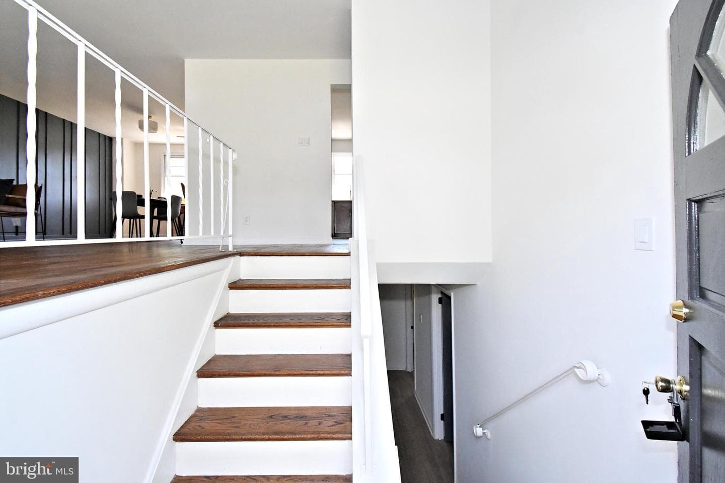 412 Camelot Drive photo 3
