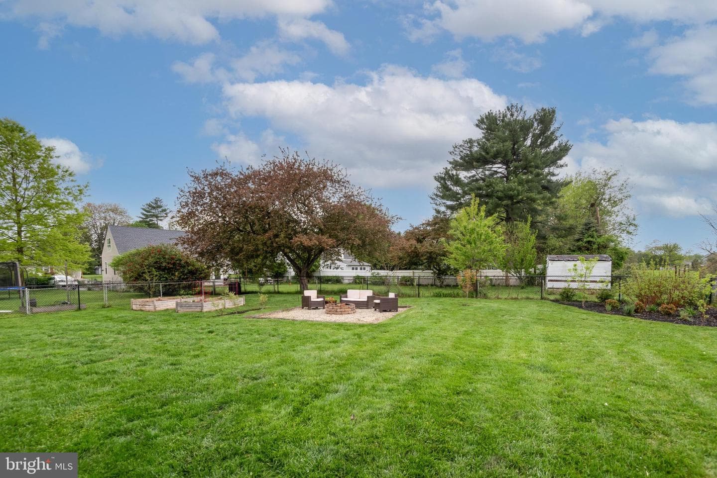 214 W Brookhaven Road photo 31