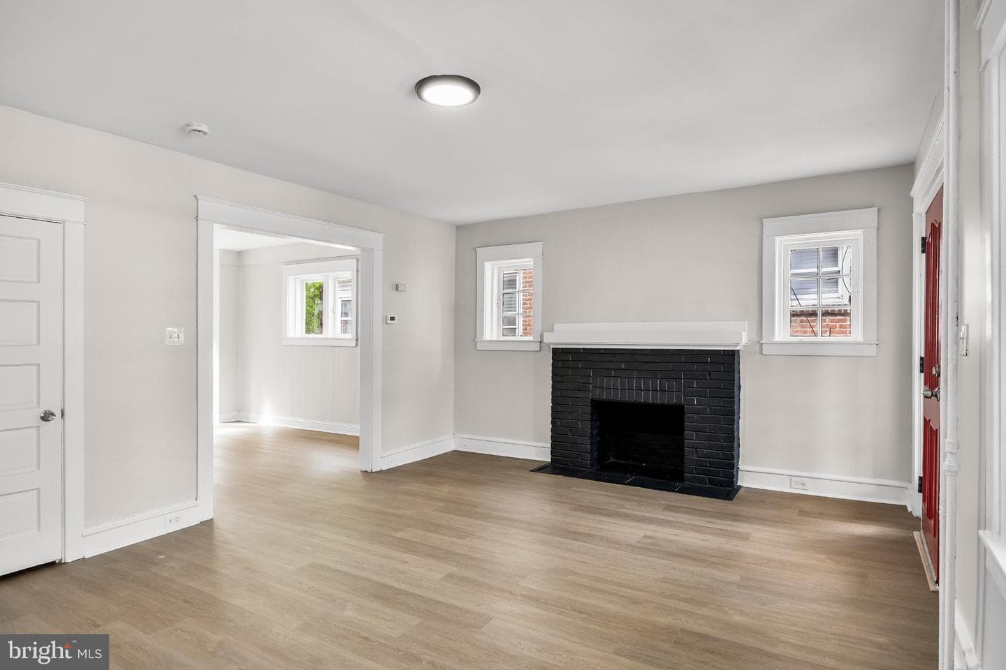 109 E 24th Street photo 6