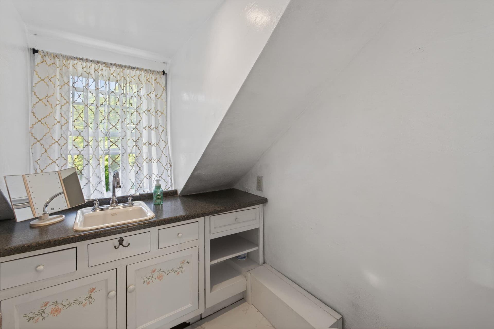 611 Mason Avenue photo 18