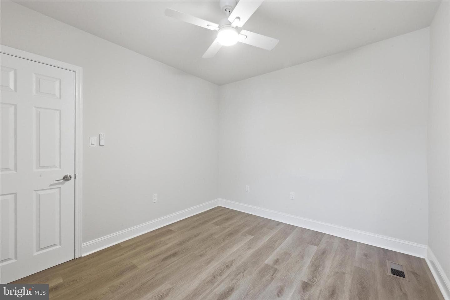 1120 Thomas Street photo 18