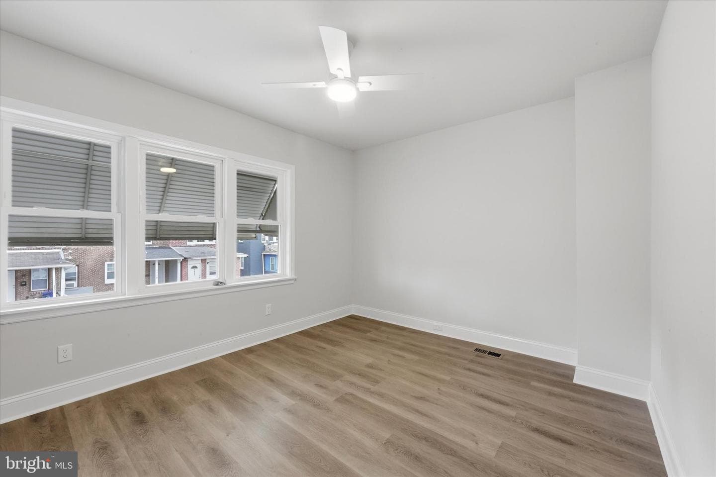 1120 Thomas Street photo 19
