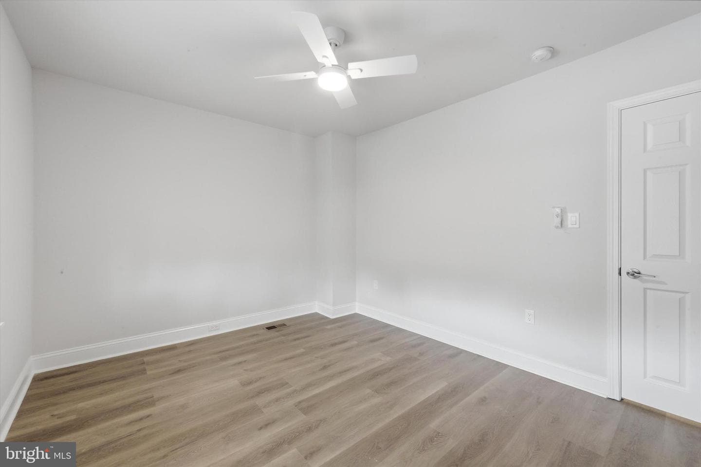 1120 Thomas Street photo 20