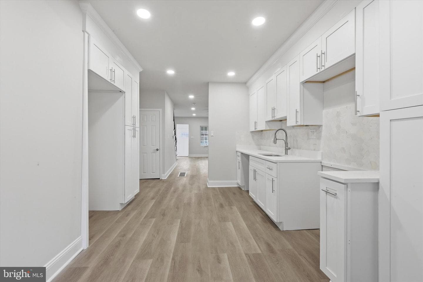 1120 Thomas Street photo 8