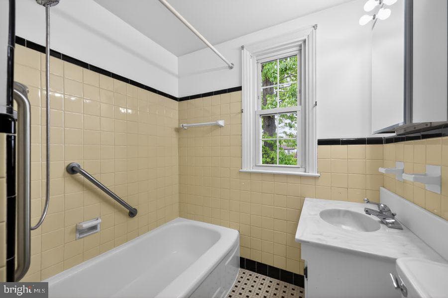 703 Tasker Street photo 11