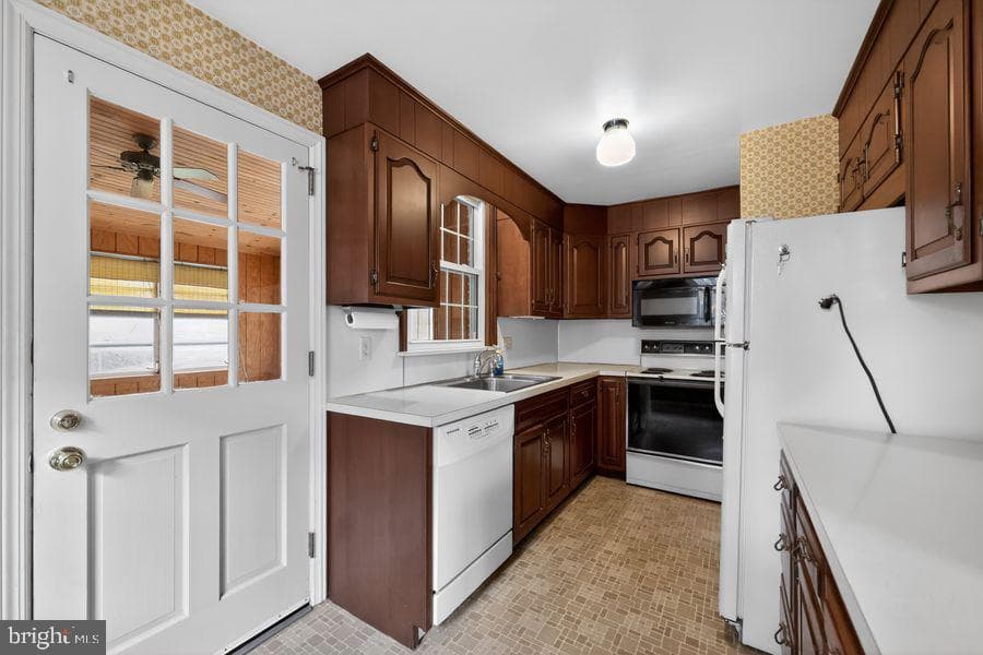 703 Tasker Street photo 7