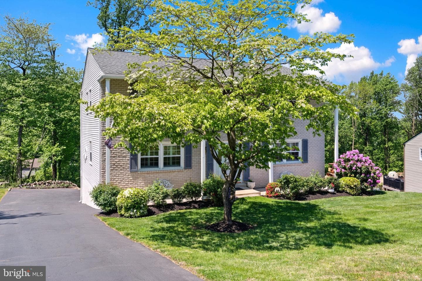1525 Caroline Drive photo 2