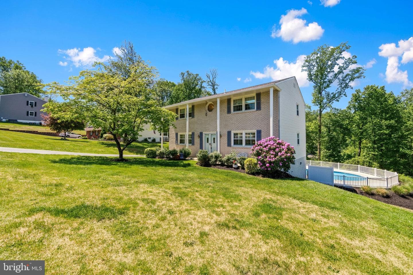 1525 Caroline Drive photo 3
